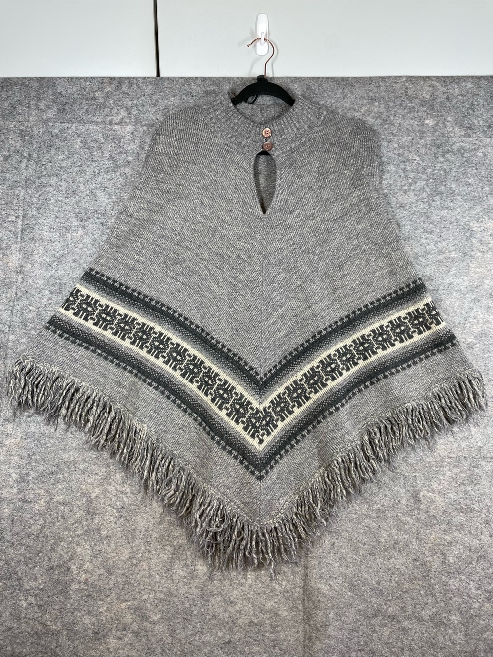 Vintage Y2K Grey Fair Isle Knit Poncho Fringe Hem Scandinavian Boho Apres Ski